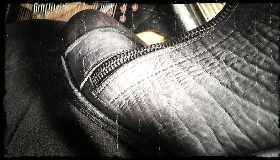 loading... BTKIVIS - Color Charcoal