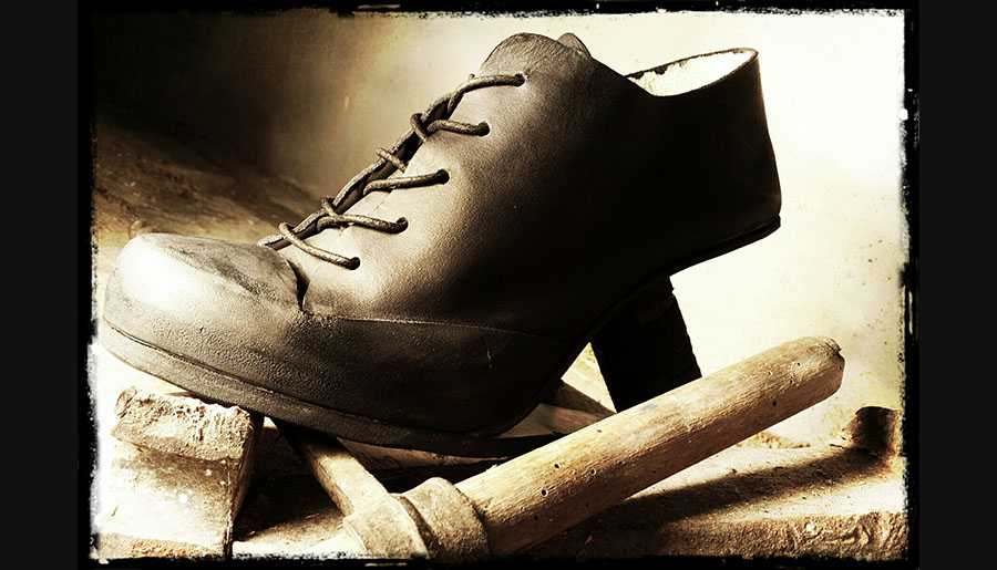 loading... DP - Color Black